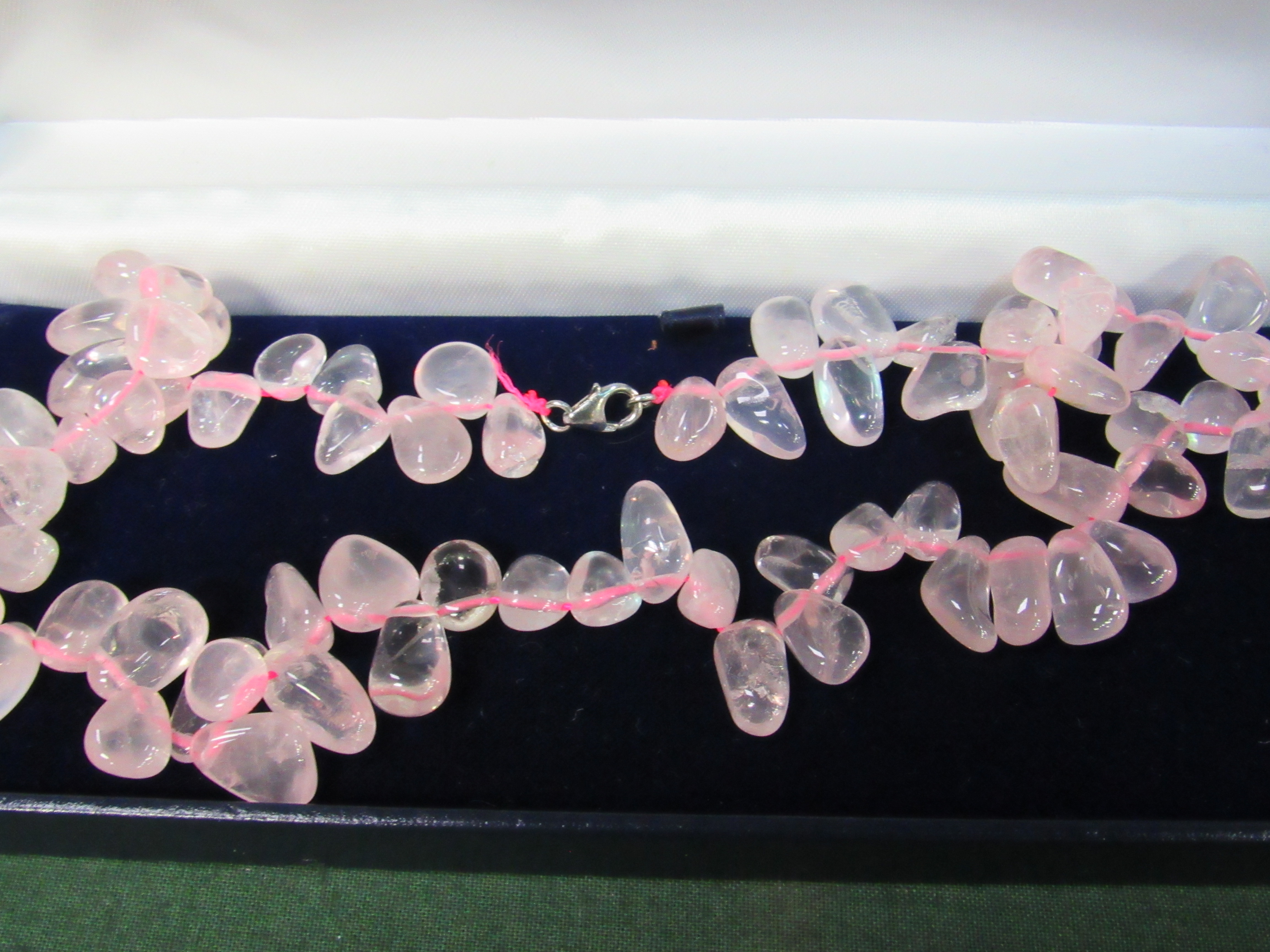 Rose quartz necklace in box. Estimate £15-30. - Image 2 of 2