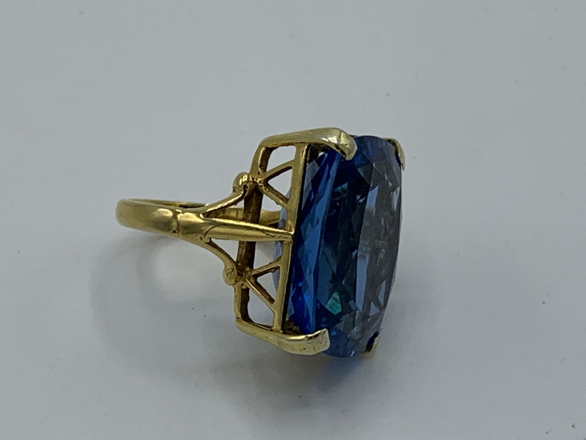 9ct gold and London blue Topaz ring 9.9gms, size H, stone 2 x 1.5cms. Estimate £500-600. - Image 2 of 3