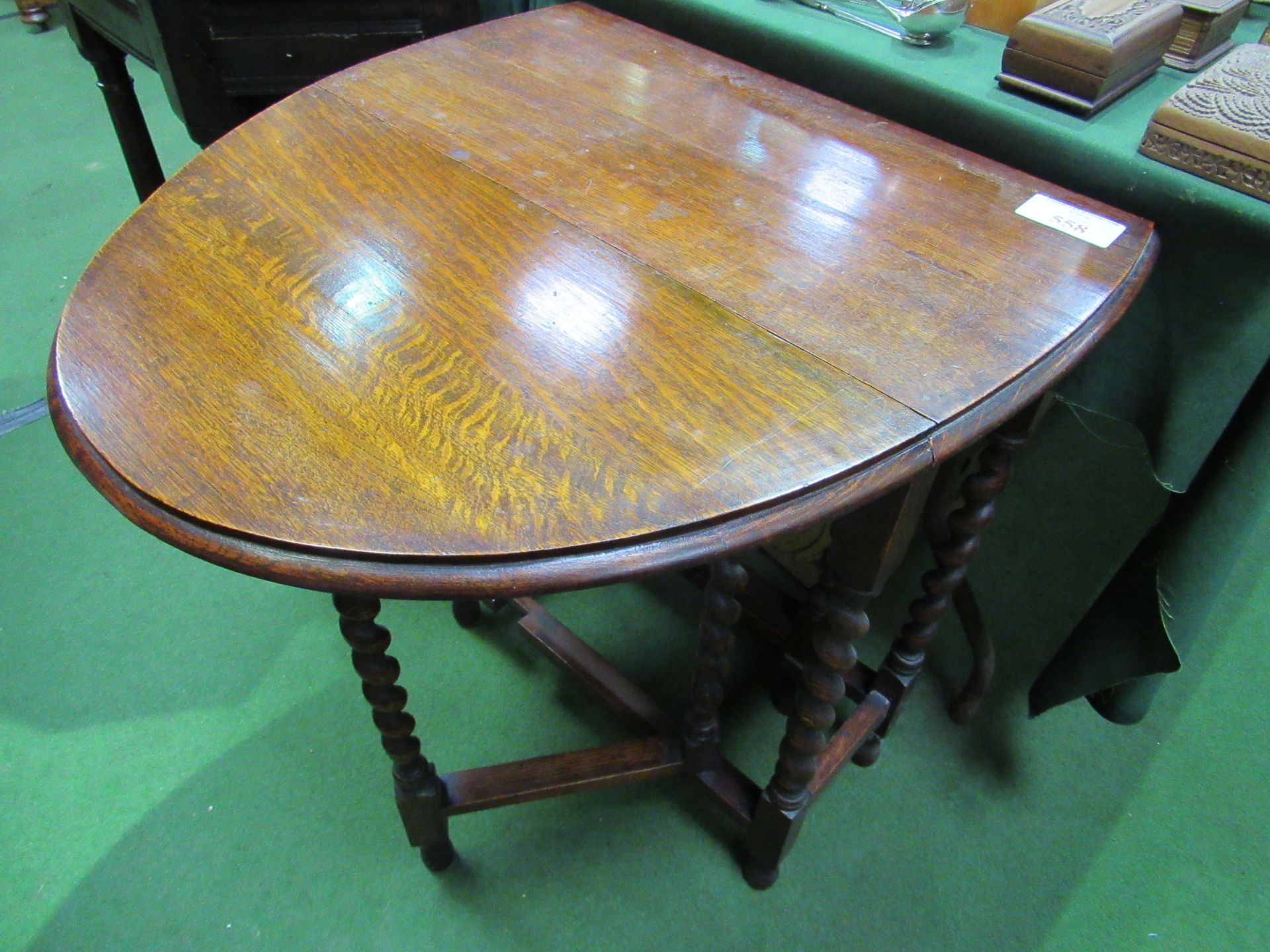 Oak oval top gate-leg table 90(open) x 60 x 73cms. Estimate £20-30. - Image 2 of 3