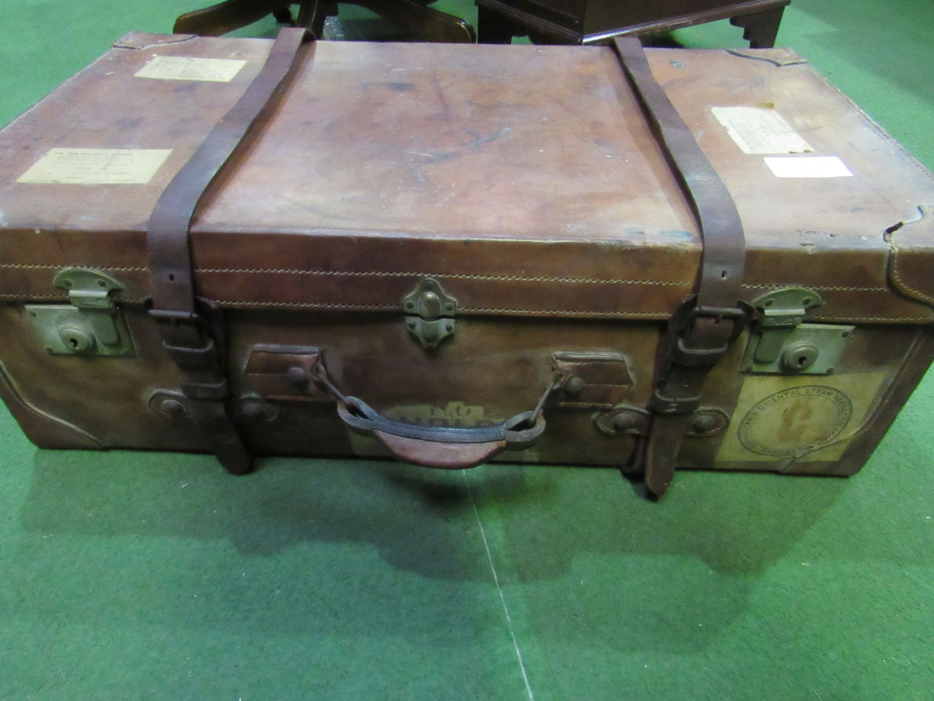 Large leather suitcase complete with straps, 80 x 26 x 40cms. Estimate £20-40. - Image 2 of 2