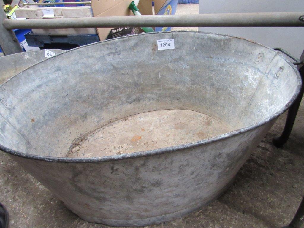 Large galvanised tin bath, length 82cms and height 37cms.