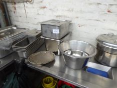Quantity of gastronorm and stainless steel ware.