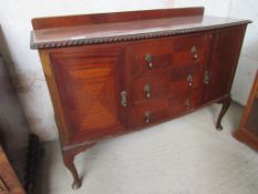 Mahogany curved front sideboard with 3 centre drawers, flanked by cupboards, 135 x 52 x 92cms.