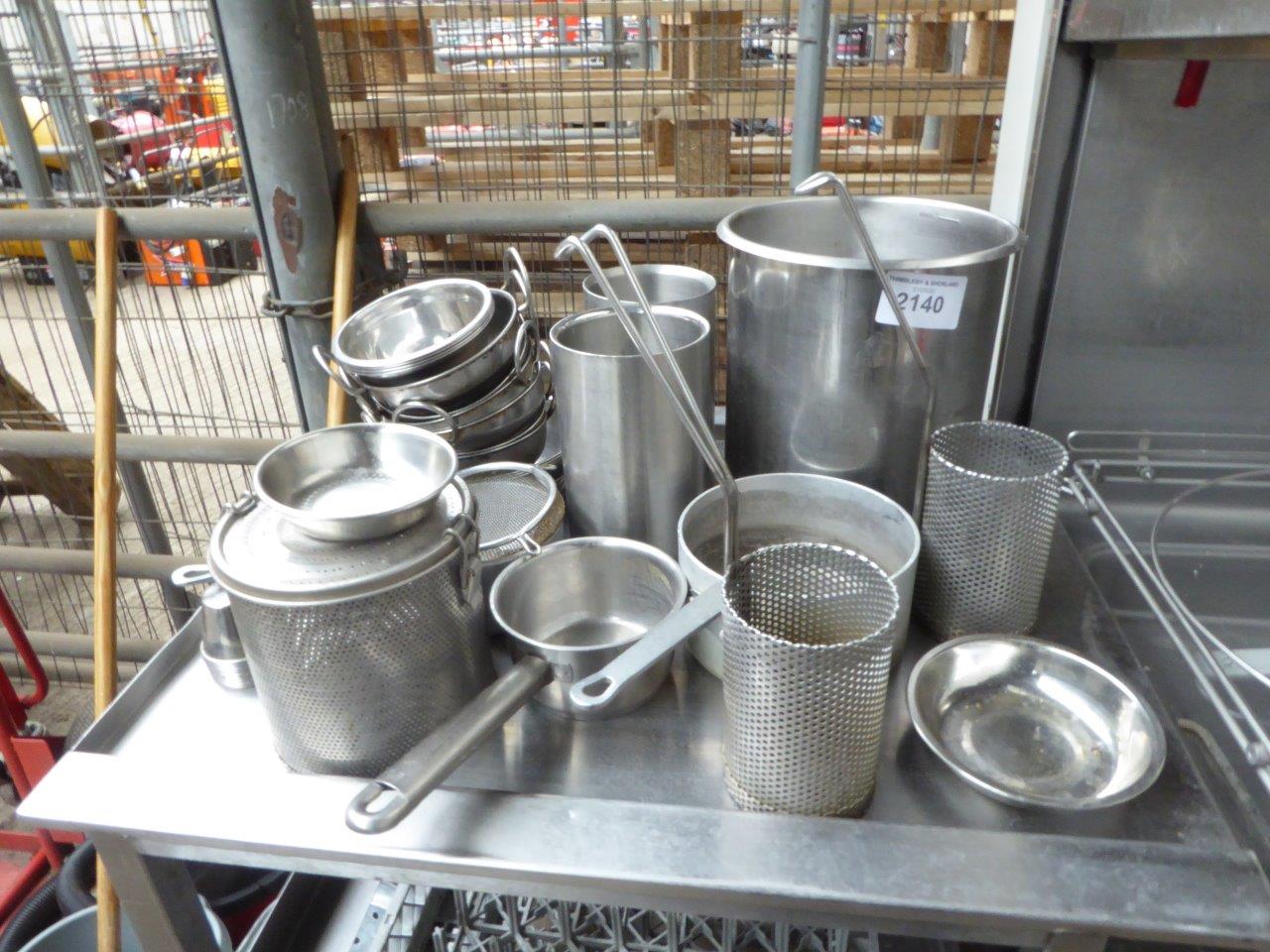 Quantity of stainless steel ware.