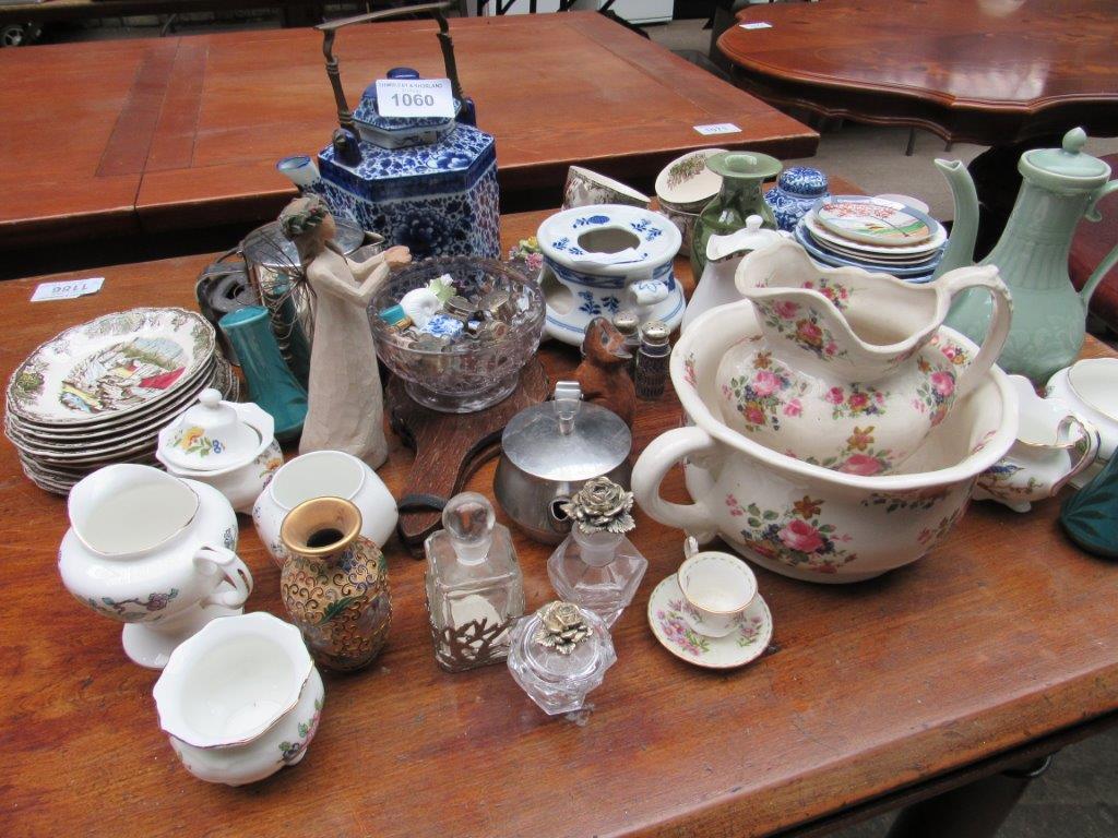 Quantity of assorted china ware.