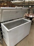 Tefcold chest freezer. 128 x 61 x 92cm.