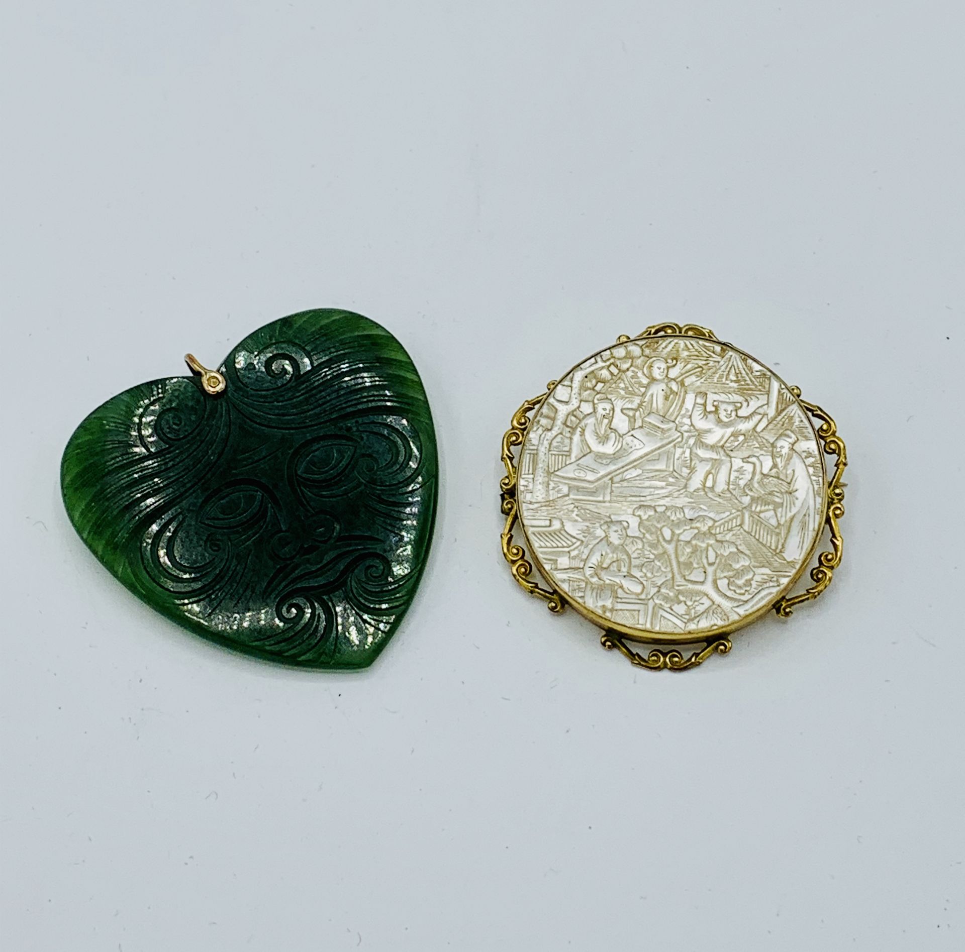 9ct gold brooch with carved Chinese figures and a carved jade pendant