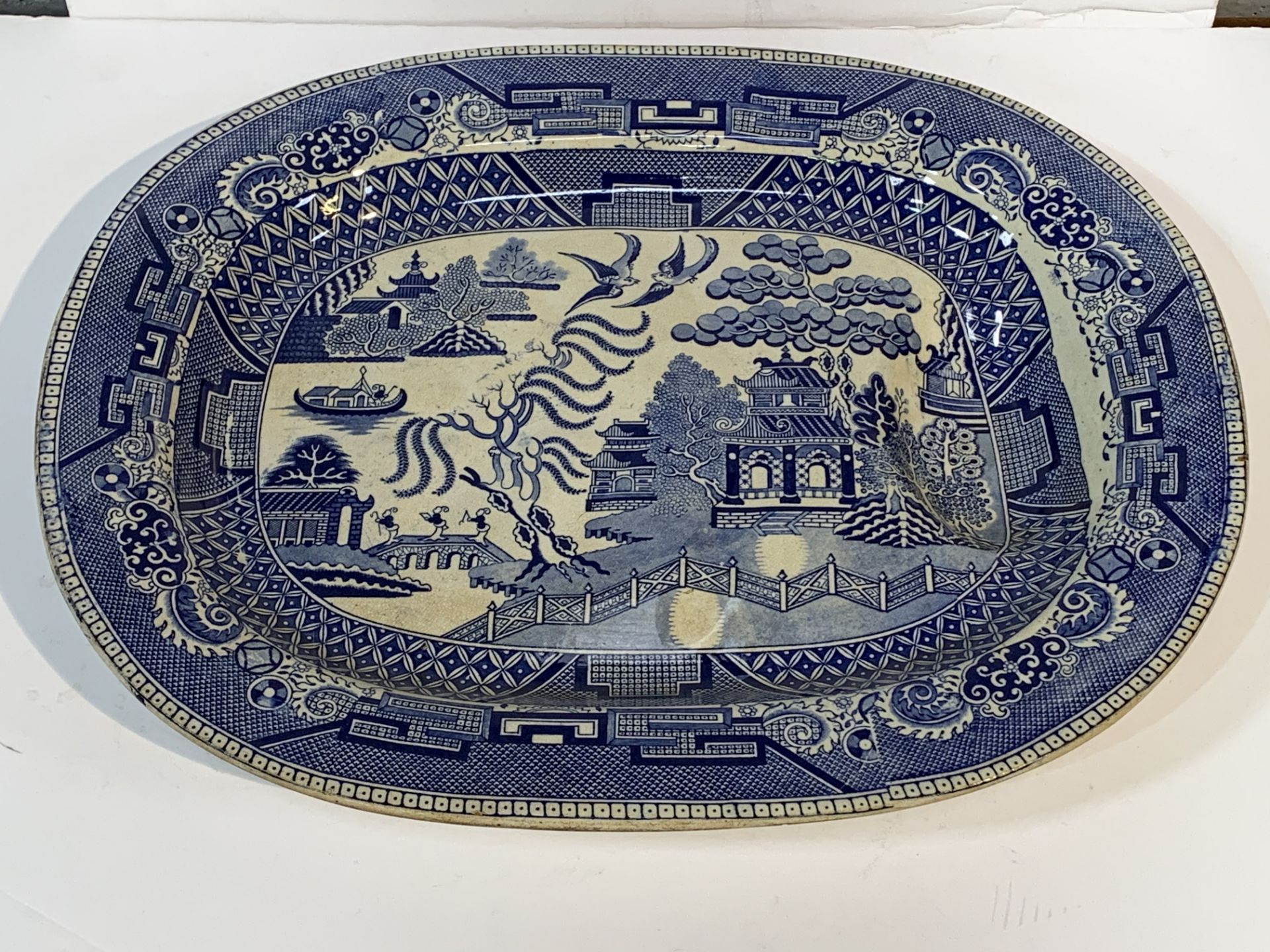 Willow pattern meat plate; blue & white Spode serving plate decorated with oriental style foliage. - Image 2 of 3