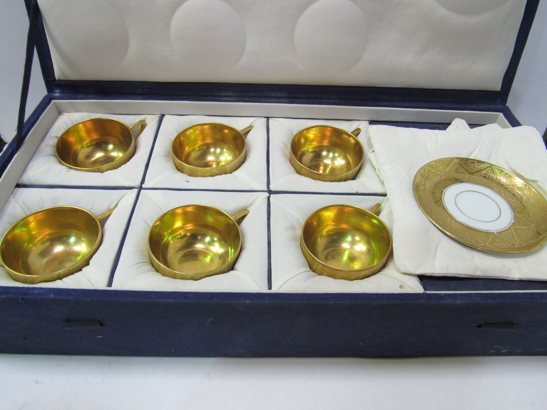 Boxed Rosenthal set of 6 gilt tea/coffee cups and saucers.