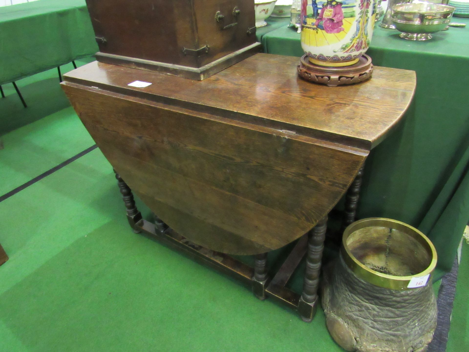 Oak gate-leg table.