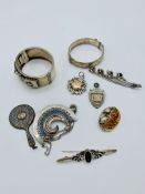 9 items of silver jewellery