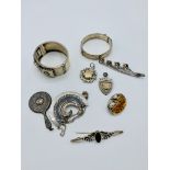 9 items of silver jewellery