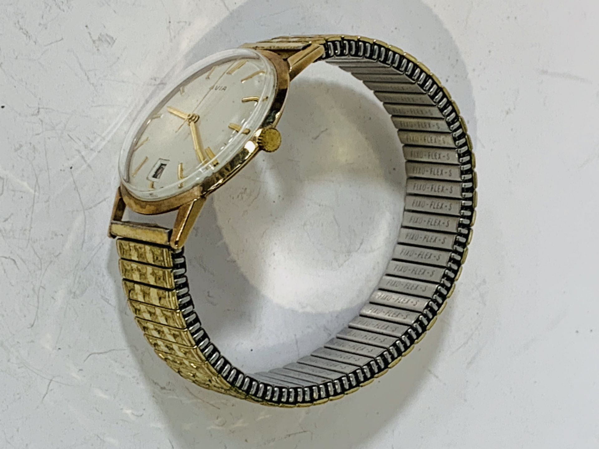 Avia 9ct gold cased manual wind wrist watch, 35 mm dial with date aperture, on rolled gold expandabl - Image 2 of 2