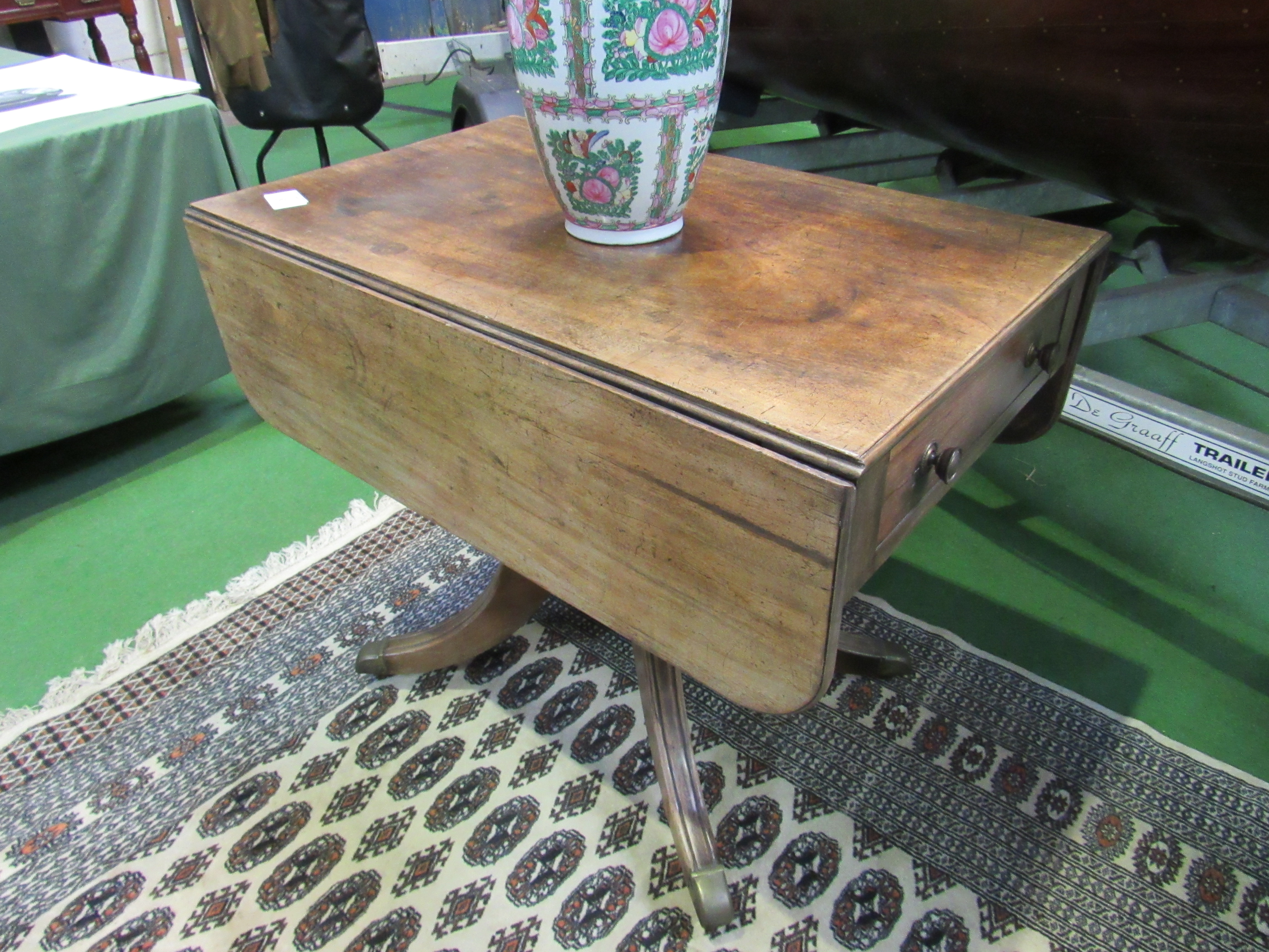 Mahogany pedestal drop-side table with drawer to one end - Image 2 of 3