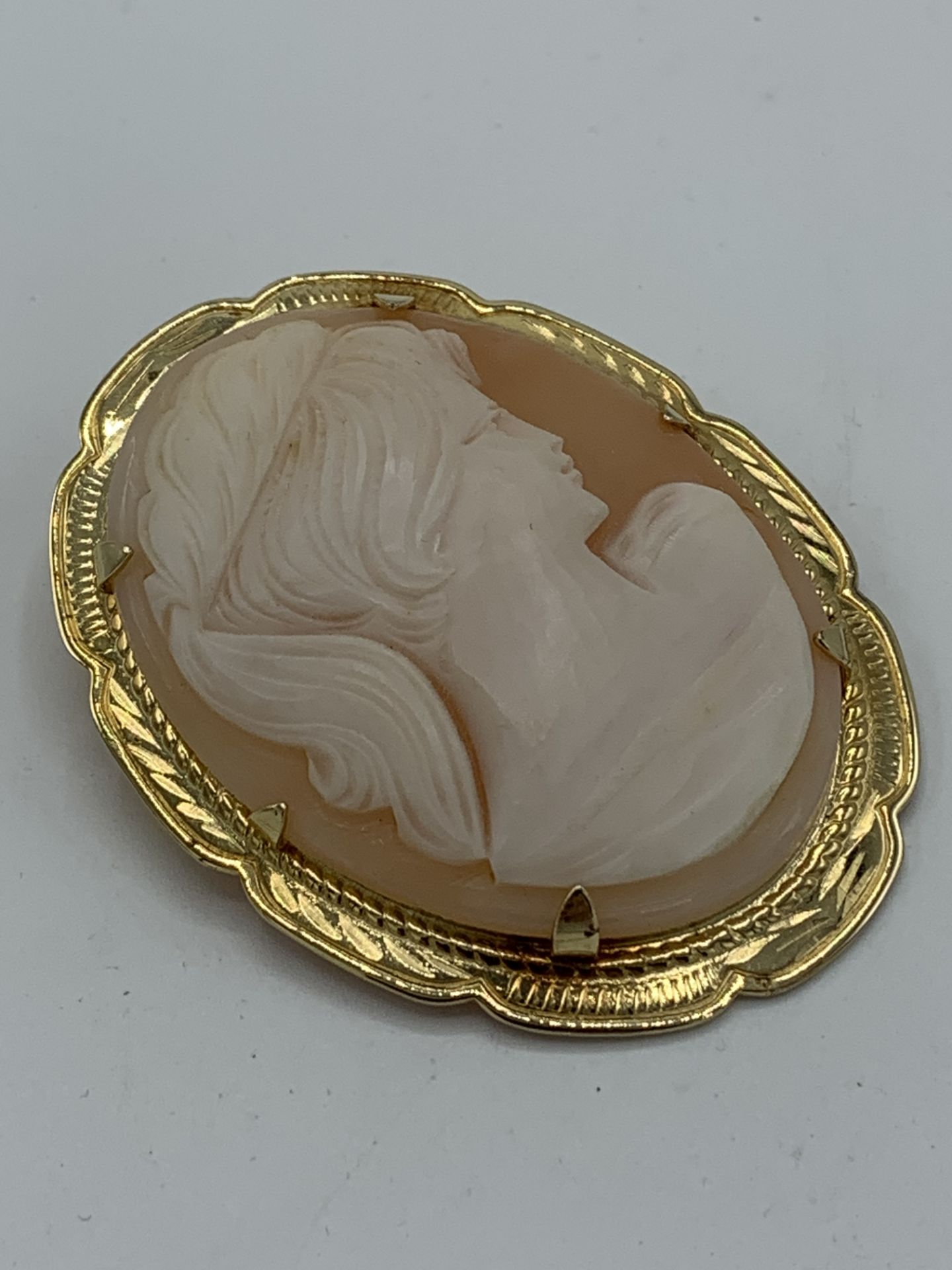 Large cameo brooch, diameter 6 x 4.5cms. - Image 2 of 2