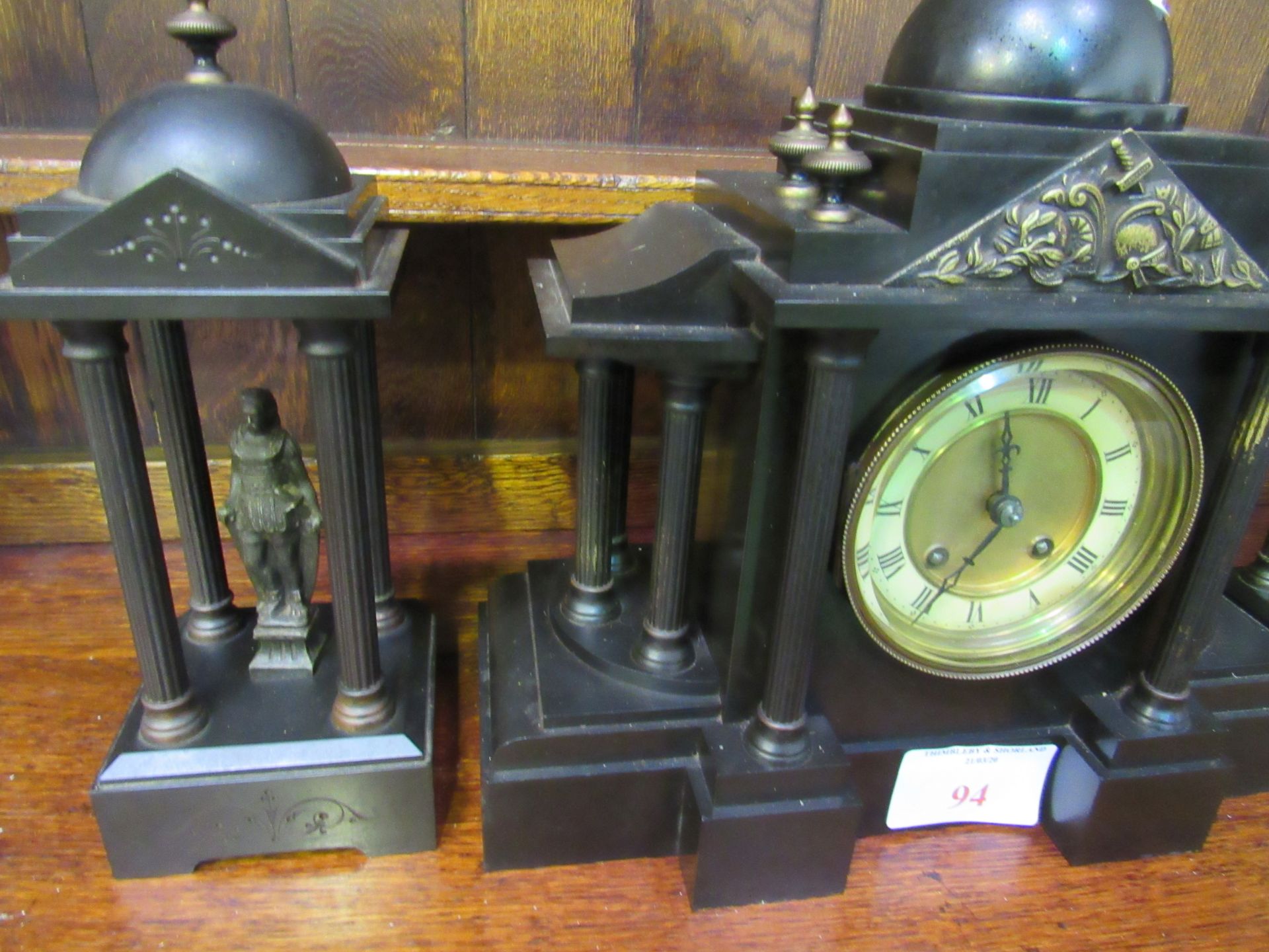 Slate clock set with two figurines garnitures. - Image 2 of 3