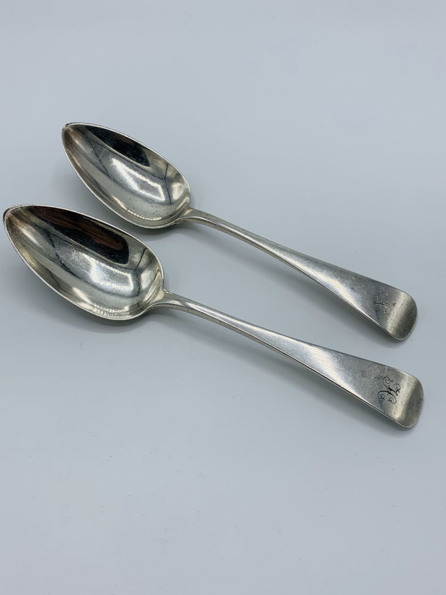 Two large Georgian silver serving spoons, hallmarked London 1806. 126gm.