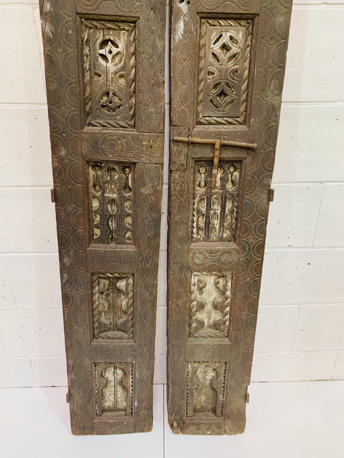 A pair of decorative carved antique wooden shutters, each measuring 33 x 5 x 199cms. - Image 3 of 3