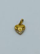 22ct gold heart pendant edged with 7 branded Swarovski natural Zircons. 1.5gm.