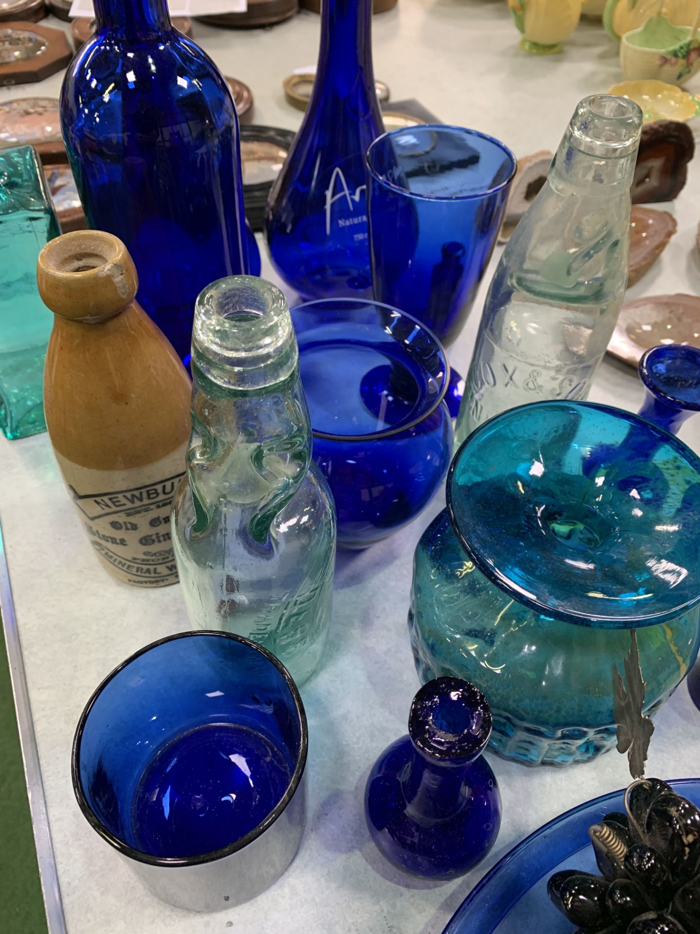 11 pieces of blue glass; 4 glass grape bunches; Art glass blue and yellow vase; and vintage bottles - Image 3 of 3