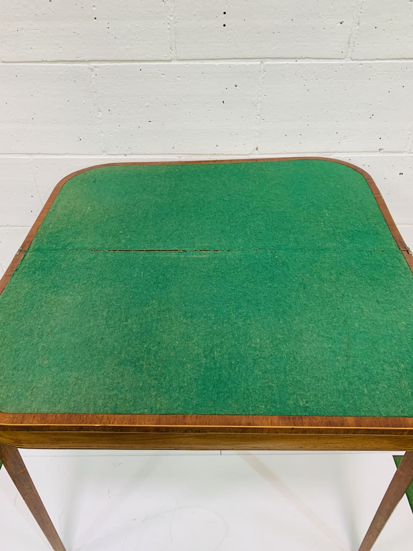 Late 19th century inlaid light walnut fold-over card table with boxwood stringing - Image 2 of 2