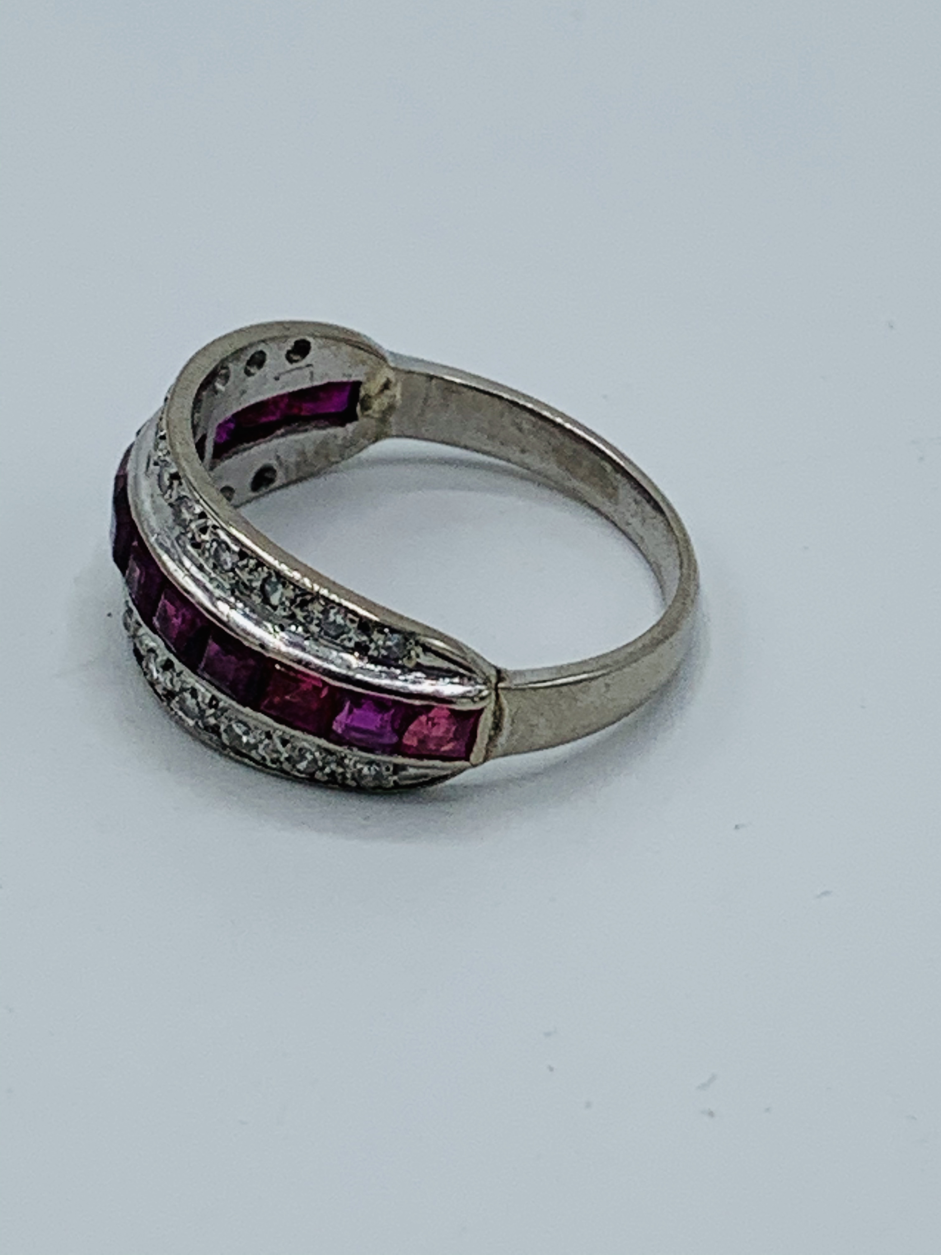 18ct white gold Art Deco diamond and ruby half eternity ring. Size O. Weight 4.6 gms - Image 2 of 3