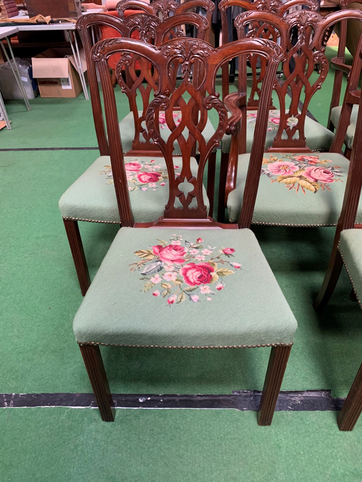 Set of 6 mahogany framed Chippendale style chairs and 2 matching carvers. - Image 4 of 4