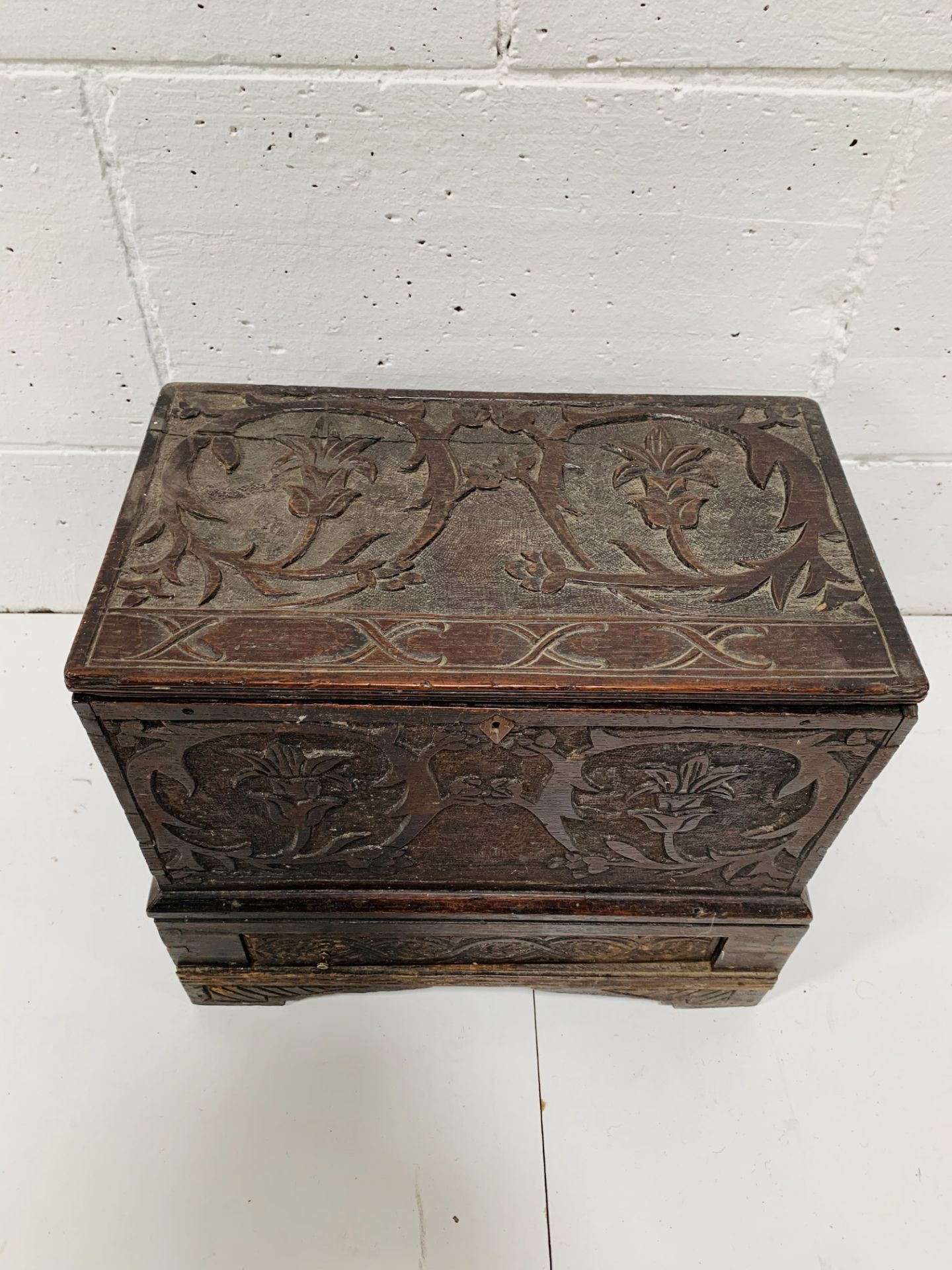 Small carved oak chest with drawer beneath. - Image 2 of 4
