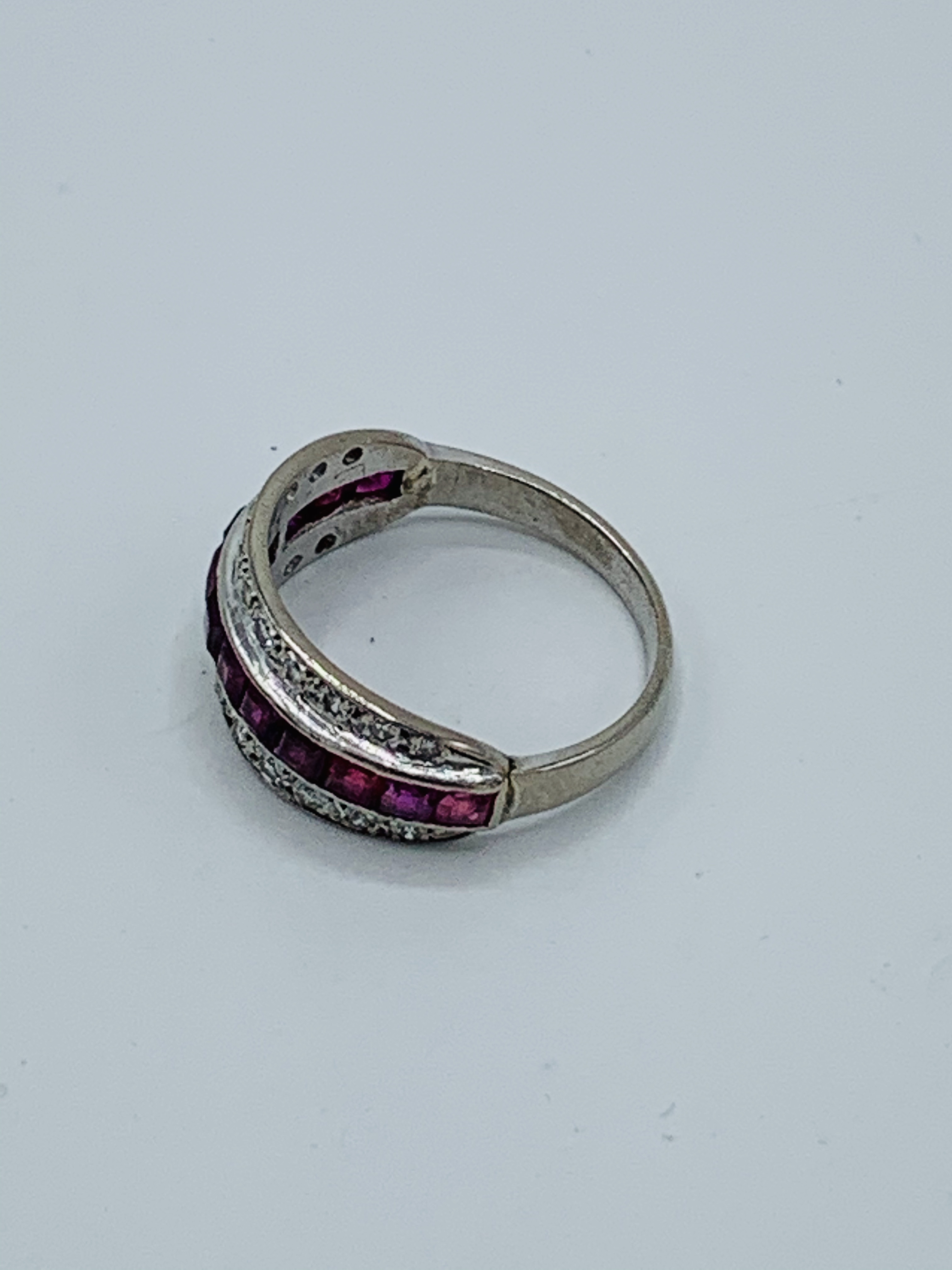 18ct white gold Art Deco diamond and ruby half eternity ring. Size O. Weight 4.6 gms - Image 3 of 3