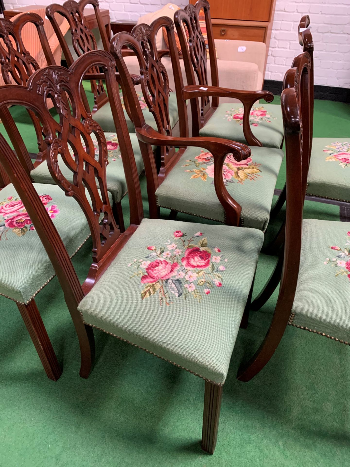 Set of 6 mahogany framed Chippendale style chairs and 2 matching carvers. - Image 2 of 4