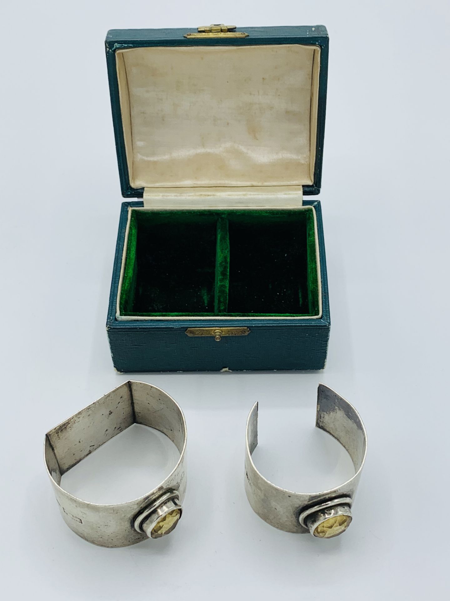 Two Scottish silver napkin rings dated 1900, in original case. - Image 2 of 2
