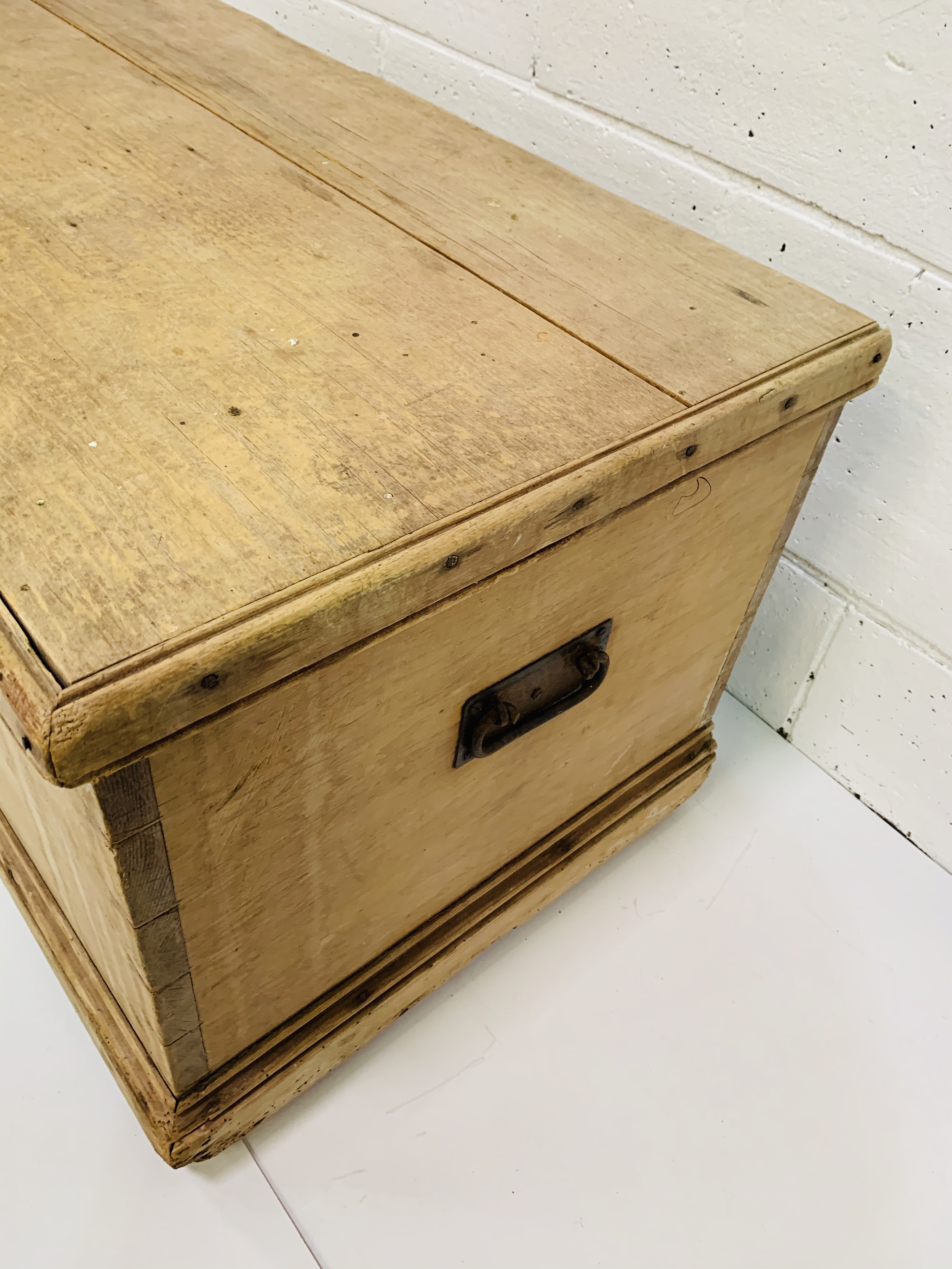 A pine chest with metal carry handles. - Image 3 of 3
