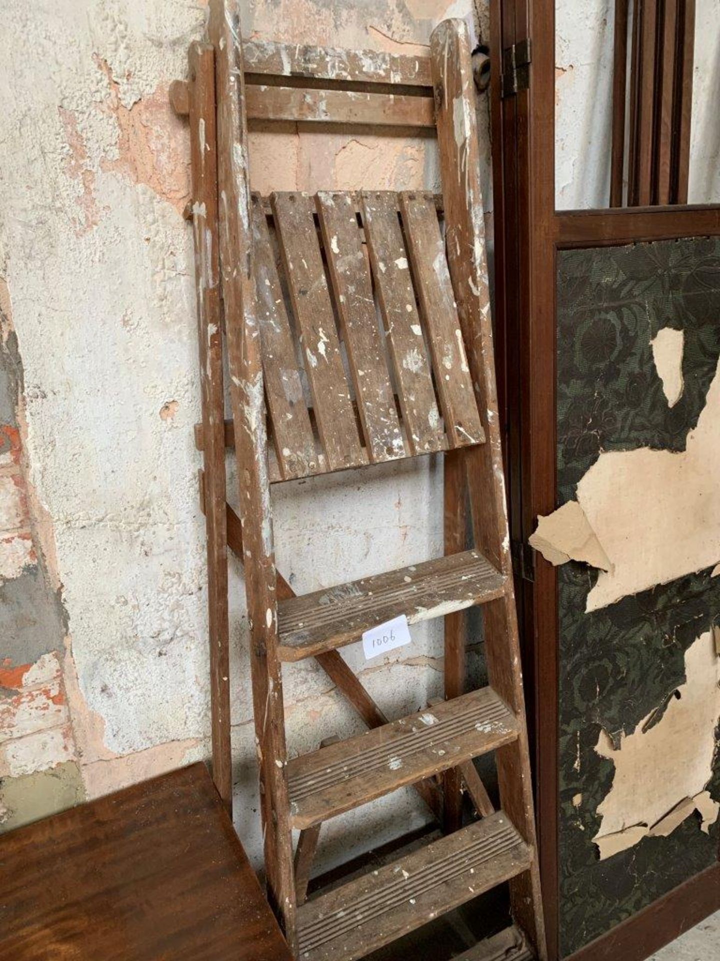 Vintage wooden stepladder together with a Bosch PFZ500E multi-tool.