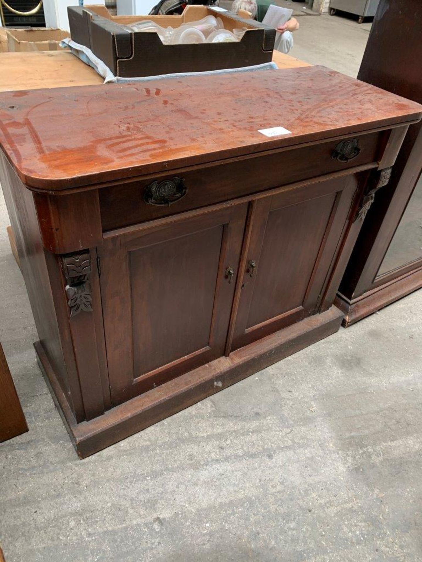 Mahogany sideboard, 145 x 43 x 88cms.