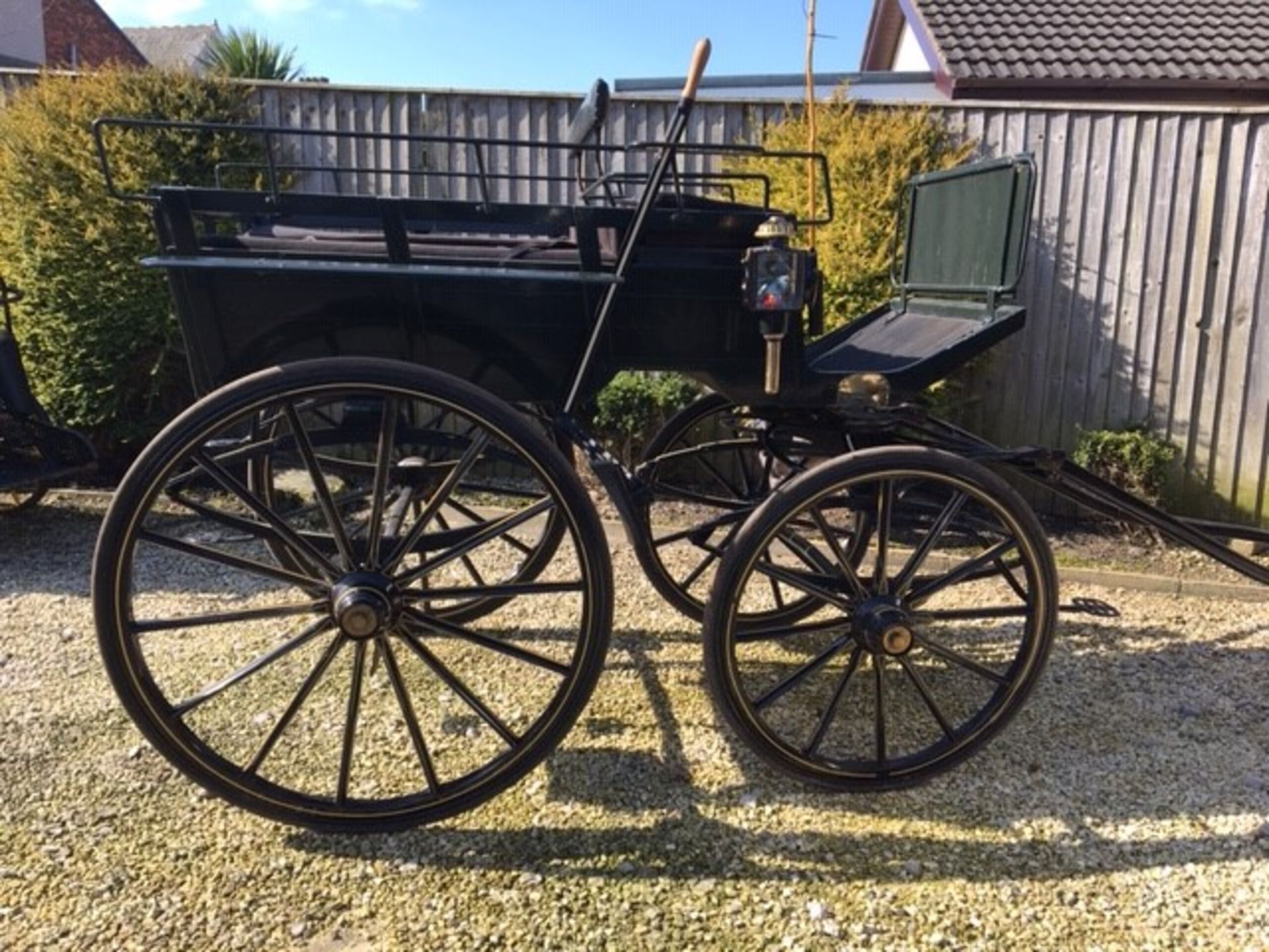 DOG CART built by Harewood Carriage Co., to suit 14.2 to 16hh. On 12/14-spoke wheels with elliptic - Image 2 of 3