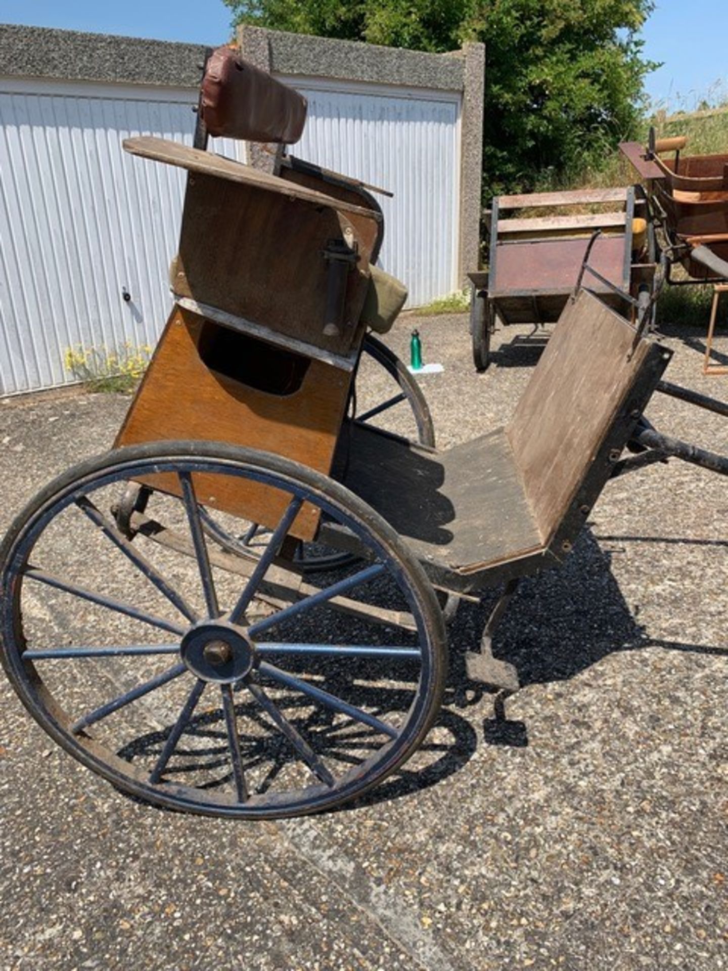 EXERCISE CART built by Henry Bowers of Devon (?) to suit 13 to 15.2hh. Lot 18 is located near Liph