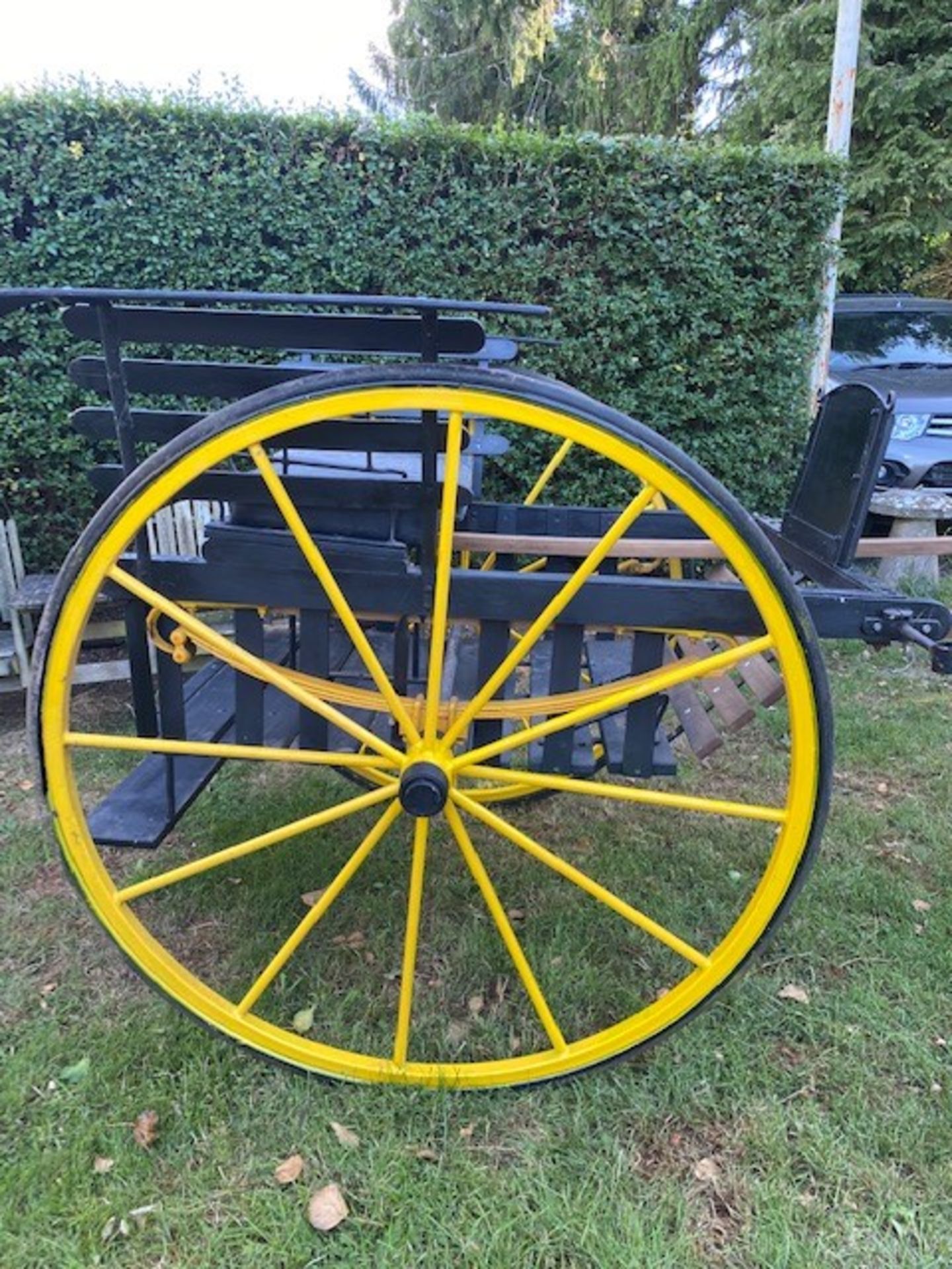 TWO-WHEEL ROAD CART to suit 14.2 to 15hh. Black painted slatted body and sides with black upholster - Image 2 of 10