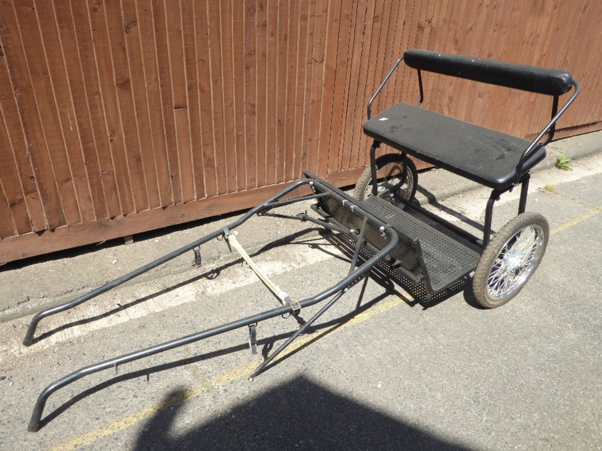 EXERCISE CART to suit 12.2. to 14.2hh. An adjustable vehicle painted black with black upholstery. - Image 5 of 5