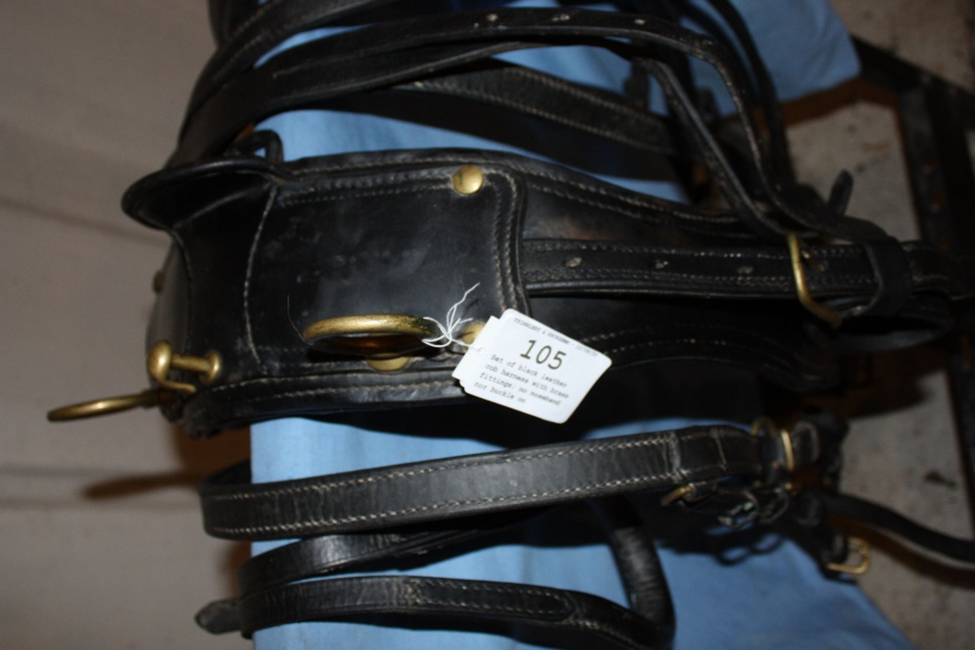 Set of black leather cob harness with brass fittings; no noseband nor buckle on breastplate - Image 3 of 3