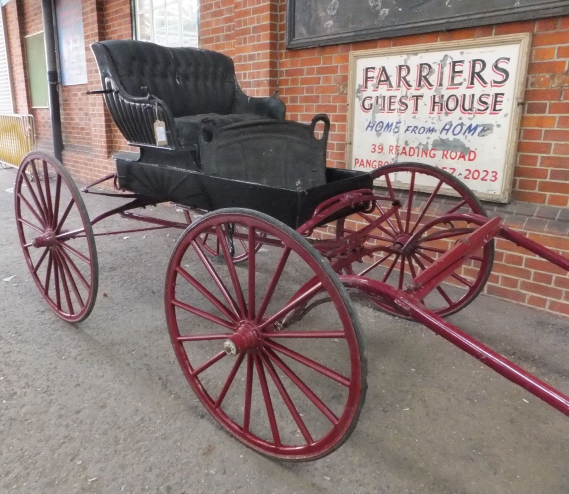 AMERICAN DOCTOR’S BUGGY circa 1900, to suit 14 to 14.2hh. Lot 15 can be viewed at the Reading Aucti - Image 3 of 23