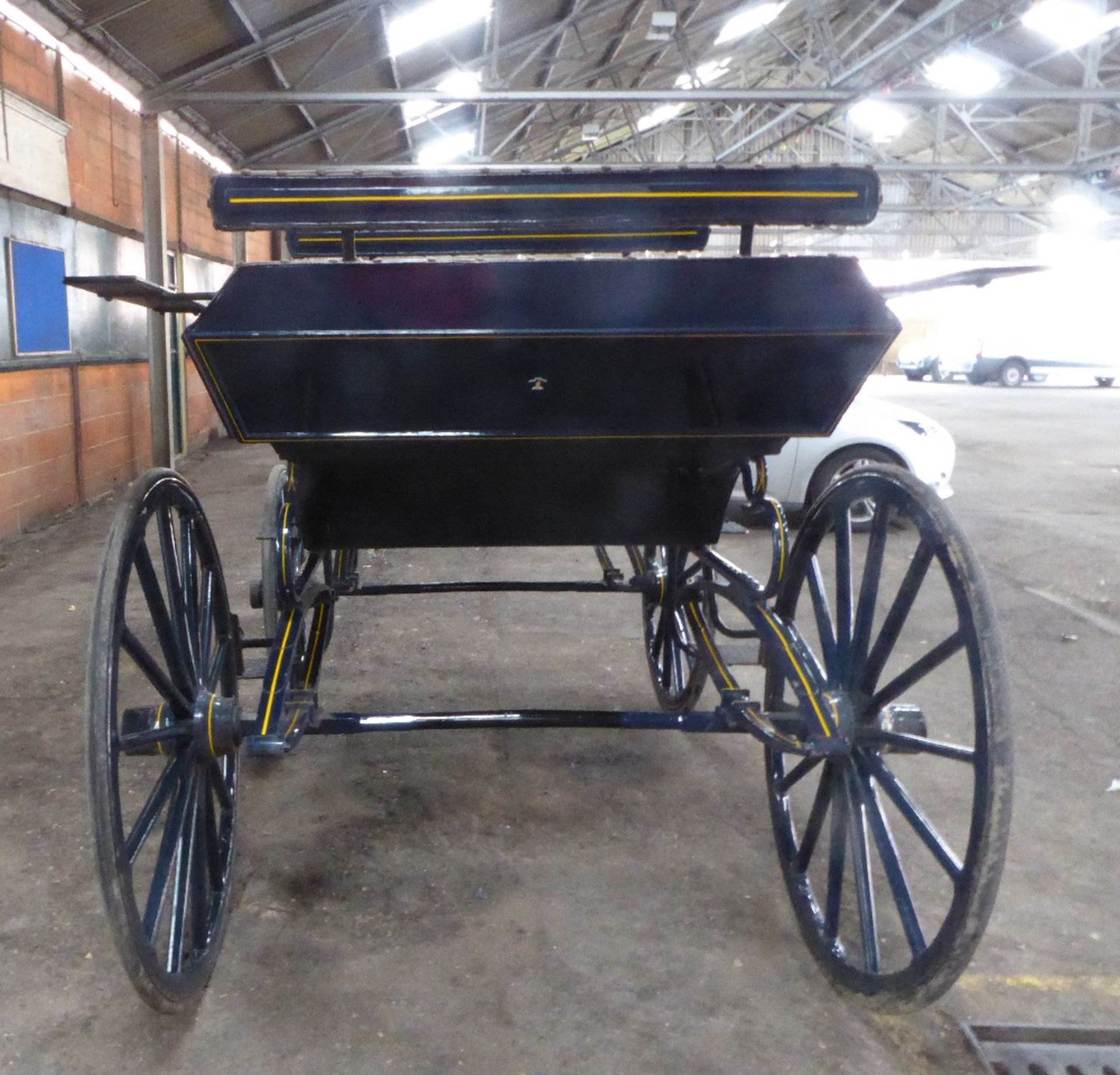 CONTINENTAL PHAETON built by W. Luhr of Oldenburg to suit a full size single or pair. Painted dark - Image 3 of 14