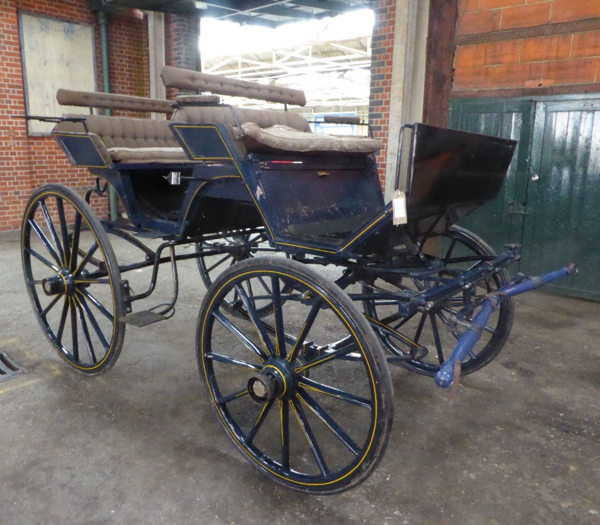 CONTINENTAL PHAETON built by W. Luhr of Oldenburg to suit a full size single or pair. Painted dark