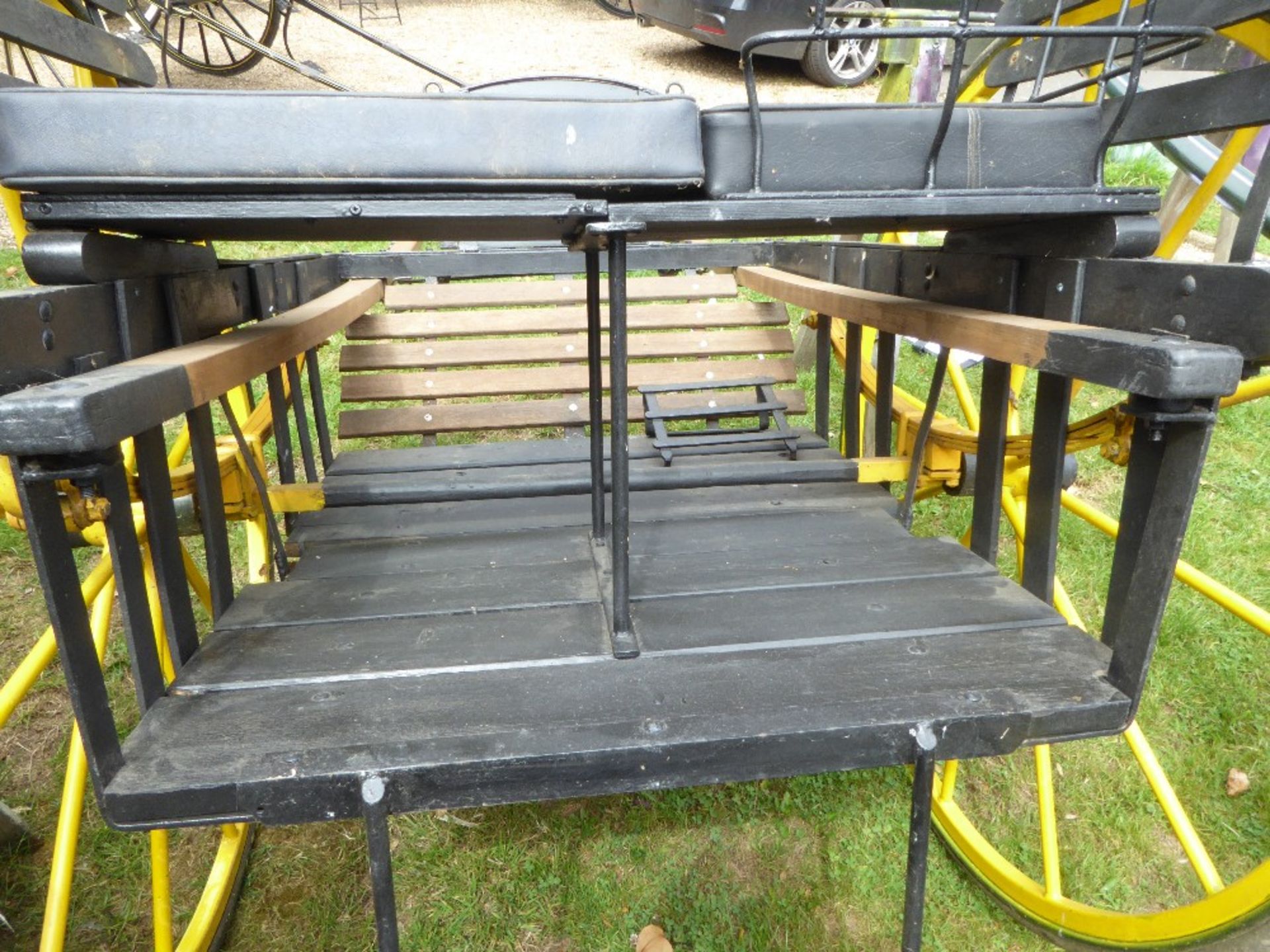 TWO-WHEEL ROAD CART to suit 14.2 to 15hh. Black painted slatted body and sides with black upholster - Image 7 of 10