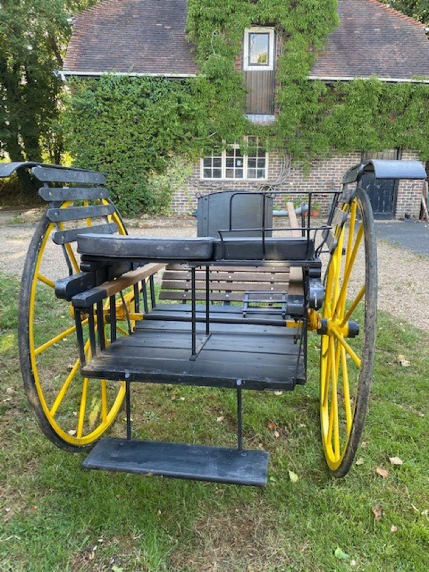 TWO-WHEEL ROAD CART to suit 14.2 to 15hh. Black painted slatted body and sides with black upholster - Image 3 of 10