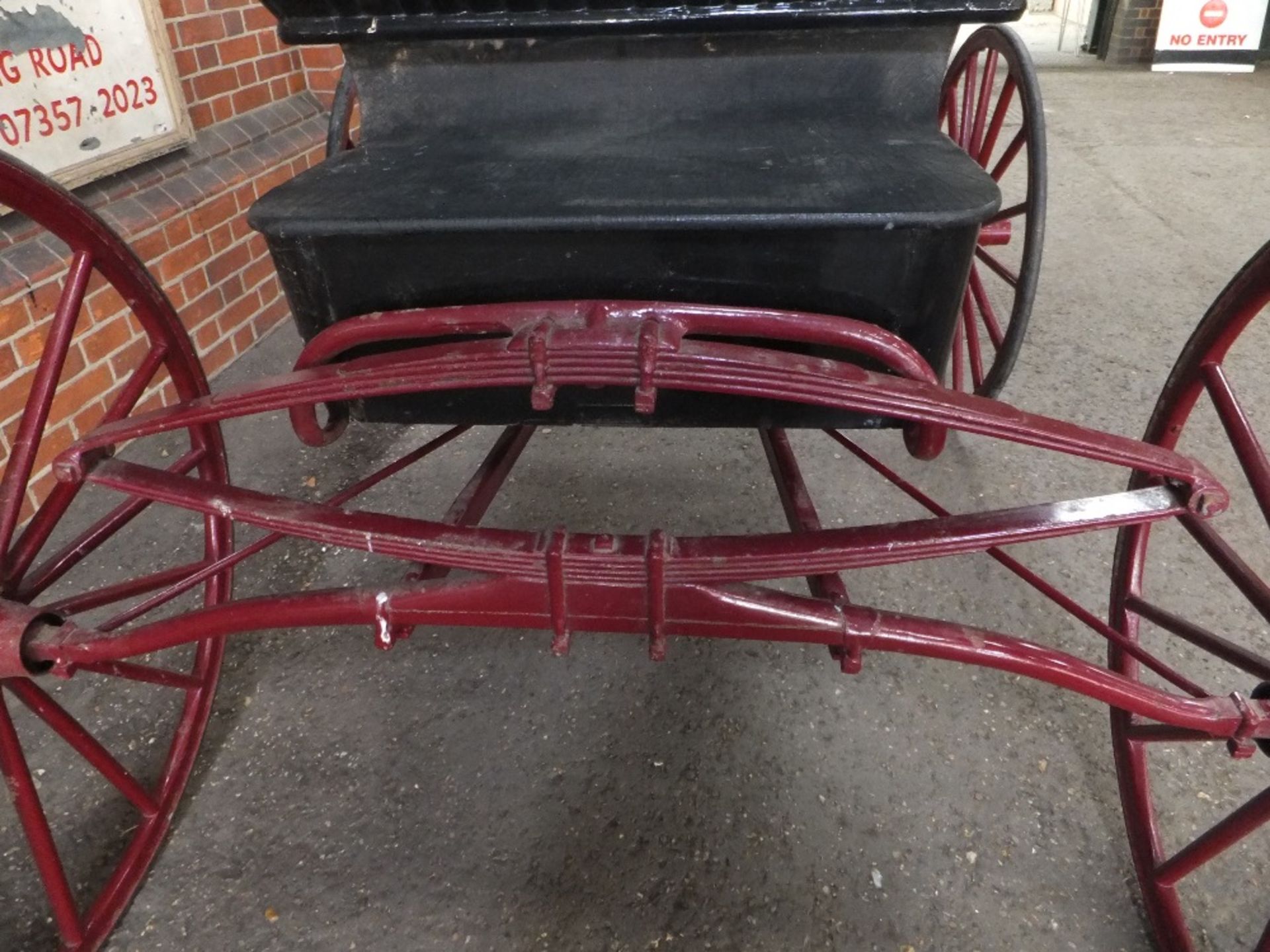 AMERICAN DOCTOR’S BUGGY circa 1900, to suit 14 to 14.2hh. Lot 15 can be viewed at the Reading Aucti - Image 5 of 23