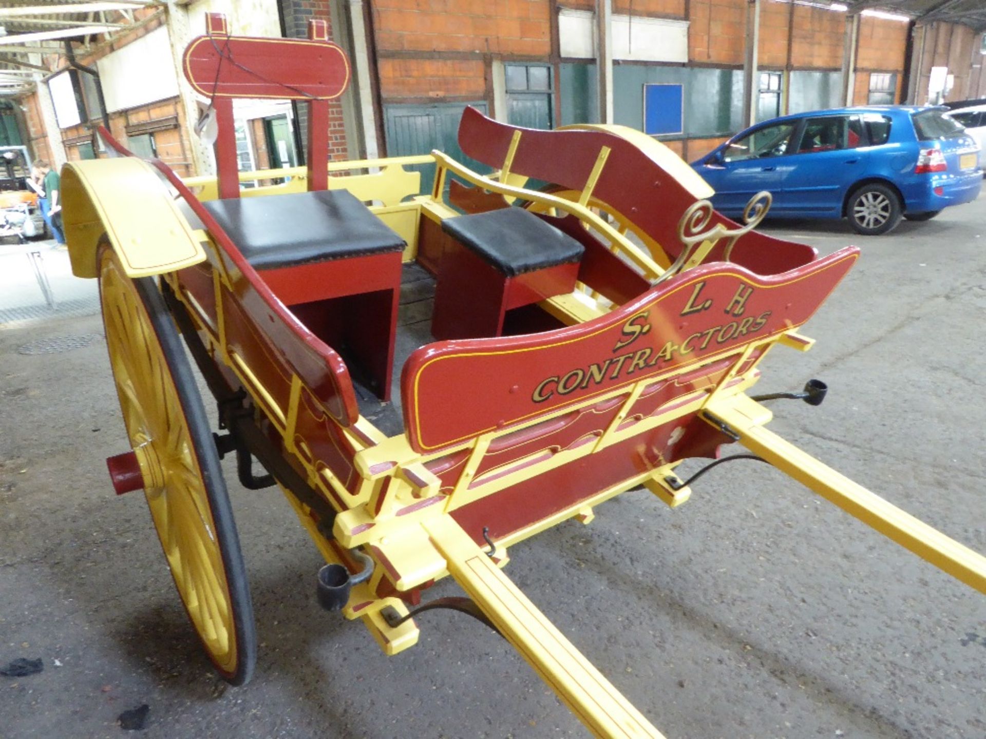 MILK FLOAT to suit 14.2 to 15hh. Painted red and yellow, with matching lines, and black metal work - Image 3 of 6