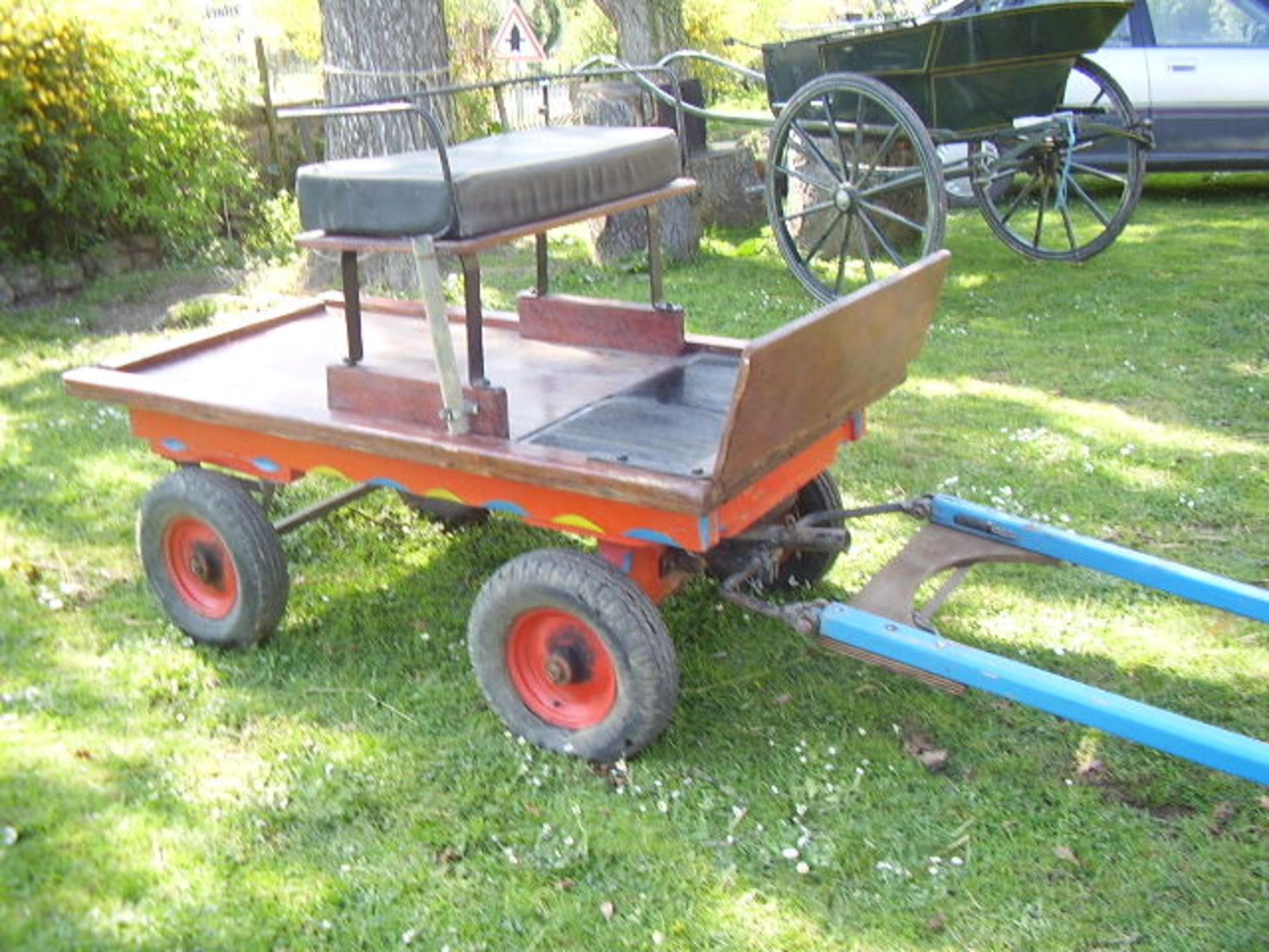 TROLLEY to suit a Shetland pony single or pair. In natural varnished wood with black leatherette cu - Image 2 of 3