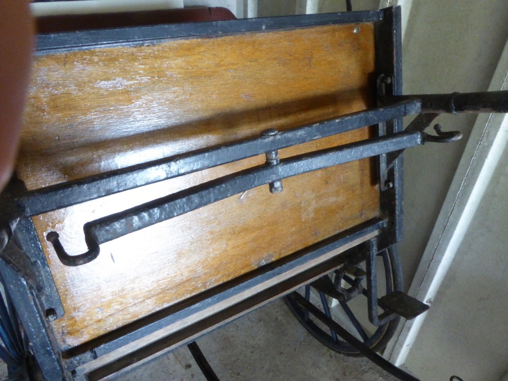 EXERCISE CART built by Henry Bowers of Devon (?) to suit 13 to 15.2hh. Lot 18 is located near Liph - Image 5 of 5