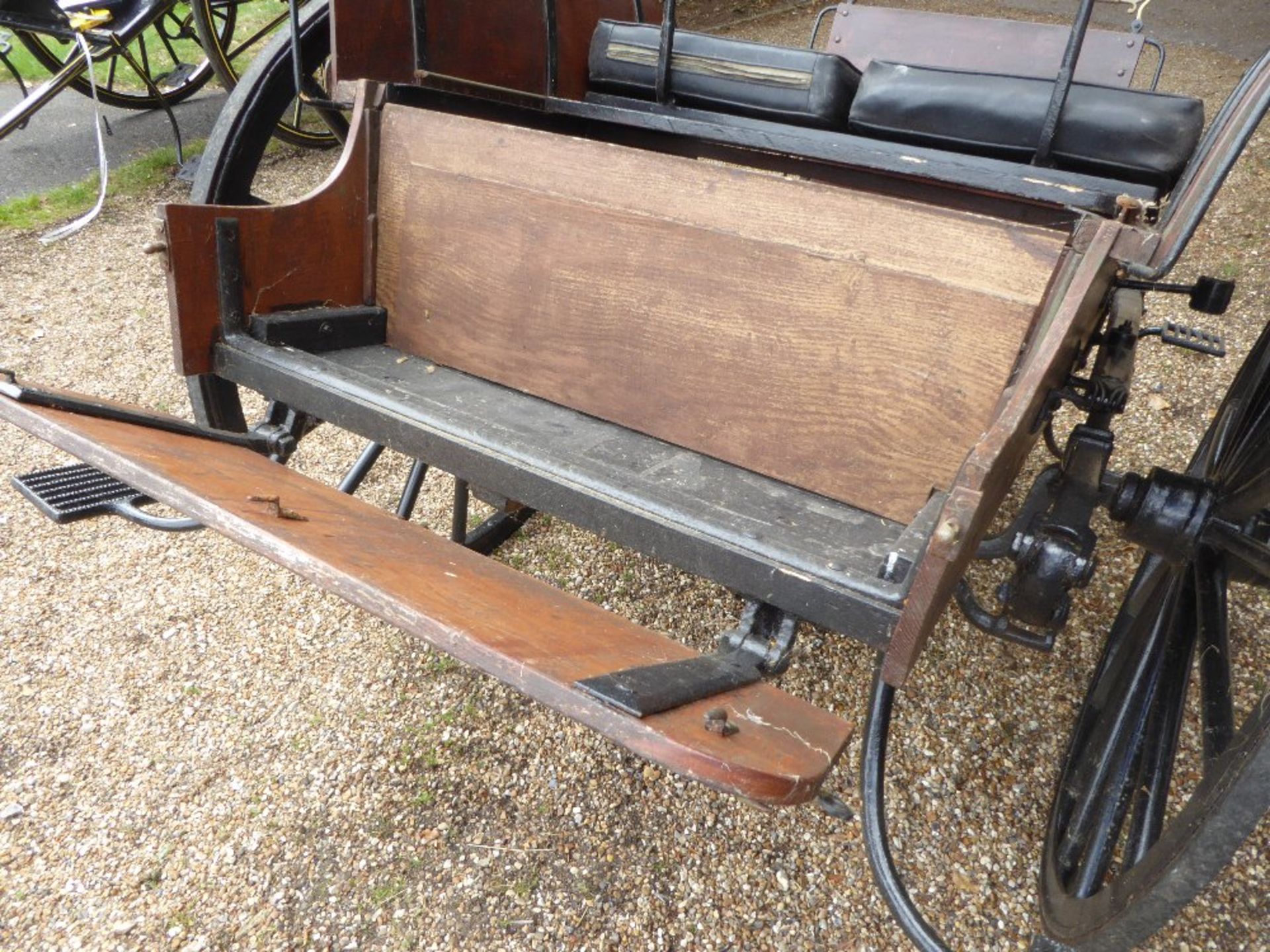 MARKET CART built by Vincents of Reading, to suit 13 to 15hh. The body is in natural varnished wood - Image 8 of 12