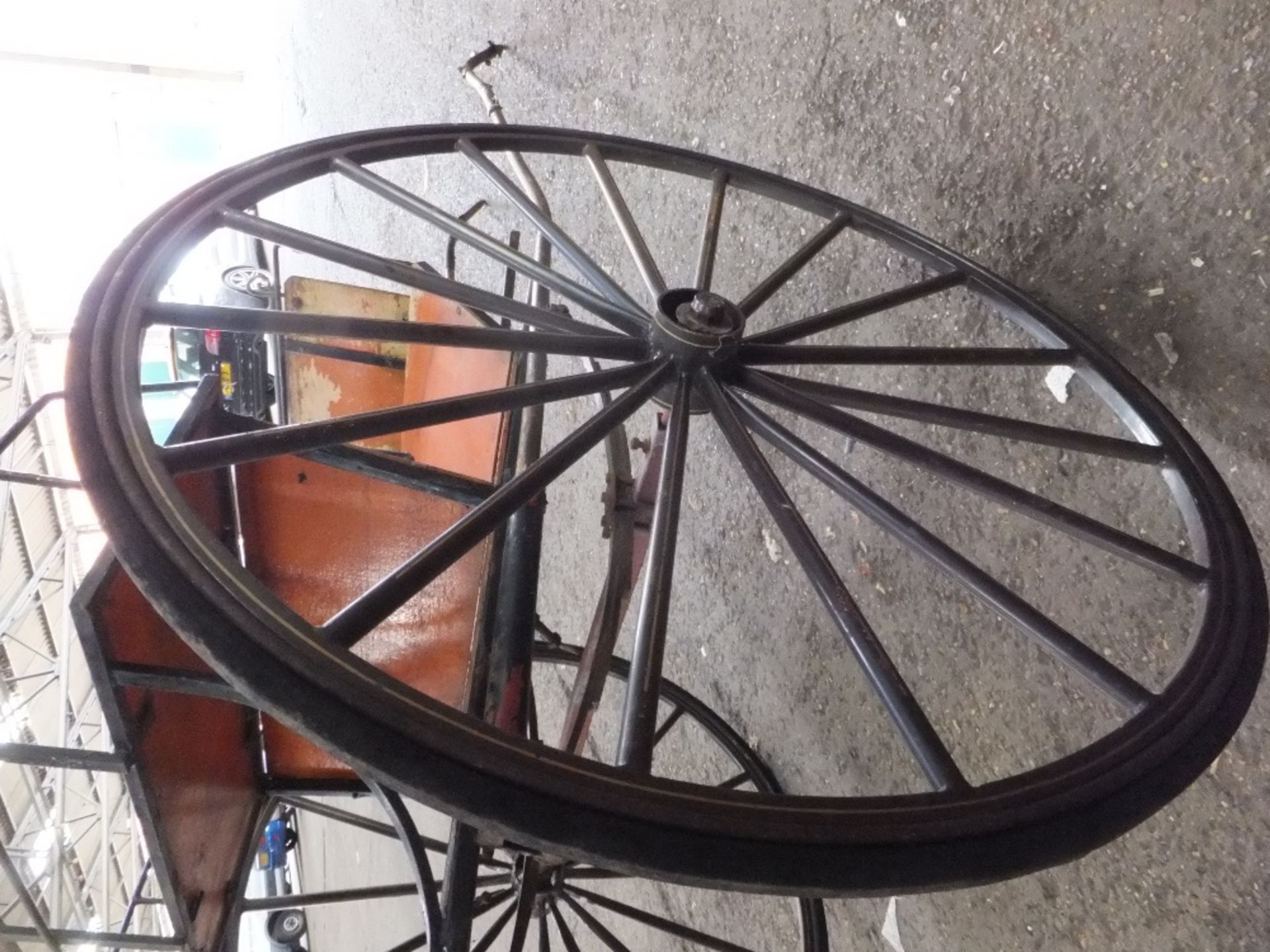 MODERN GIG built by J.A. Jacks to suit 14 to 14.2hh. On 54ins/16-spoke wheels with semi-elliptic s - Image 10 of 10